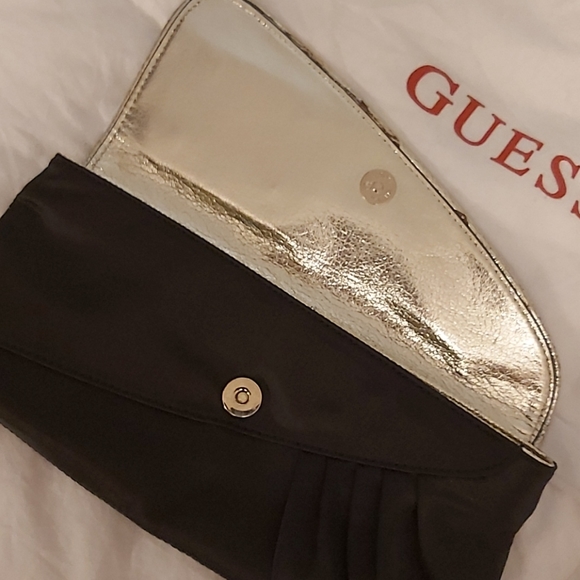 GUESS CLUTCH WITH DUSTBAG - Picture 3 of 4
